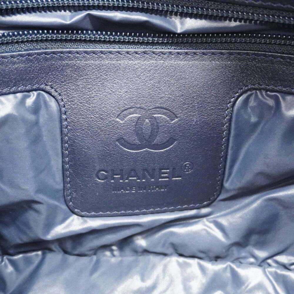 CHANEL Green Tote Bag - Picture 5 of 11